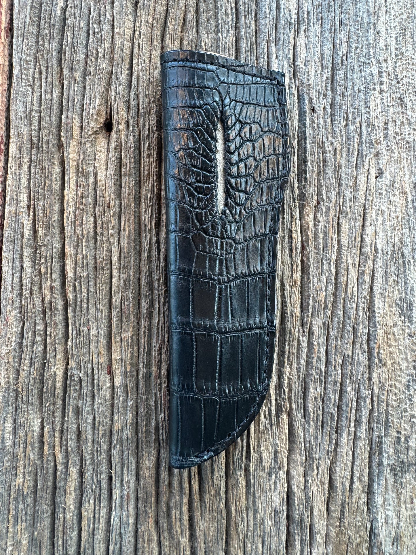 Randall Model 26 Sheath in Exotic Black Croc ( Anus Cut)Throat style from Treeman. This is a left hand sheath.