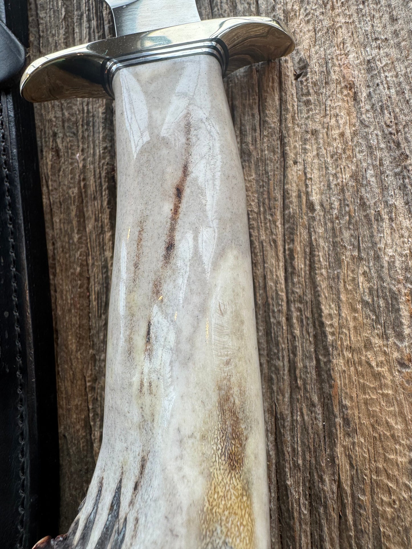 Randall Model 1-7 in a gorgeous piece of Polished Crown Stag. Nickel Silver Hilt, sawteeth and a natural exposed end, Stainless steel.