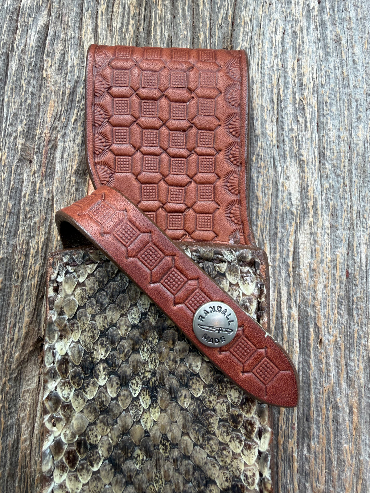 Randall Model 12-8 “Big Bear” Exotic Western Diamondback Rattlesnake Sheath from Sullivans by Gutcher. Basket weave belt loop. Randall Snap… killer.