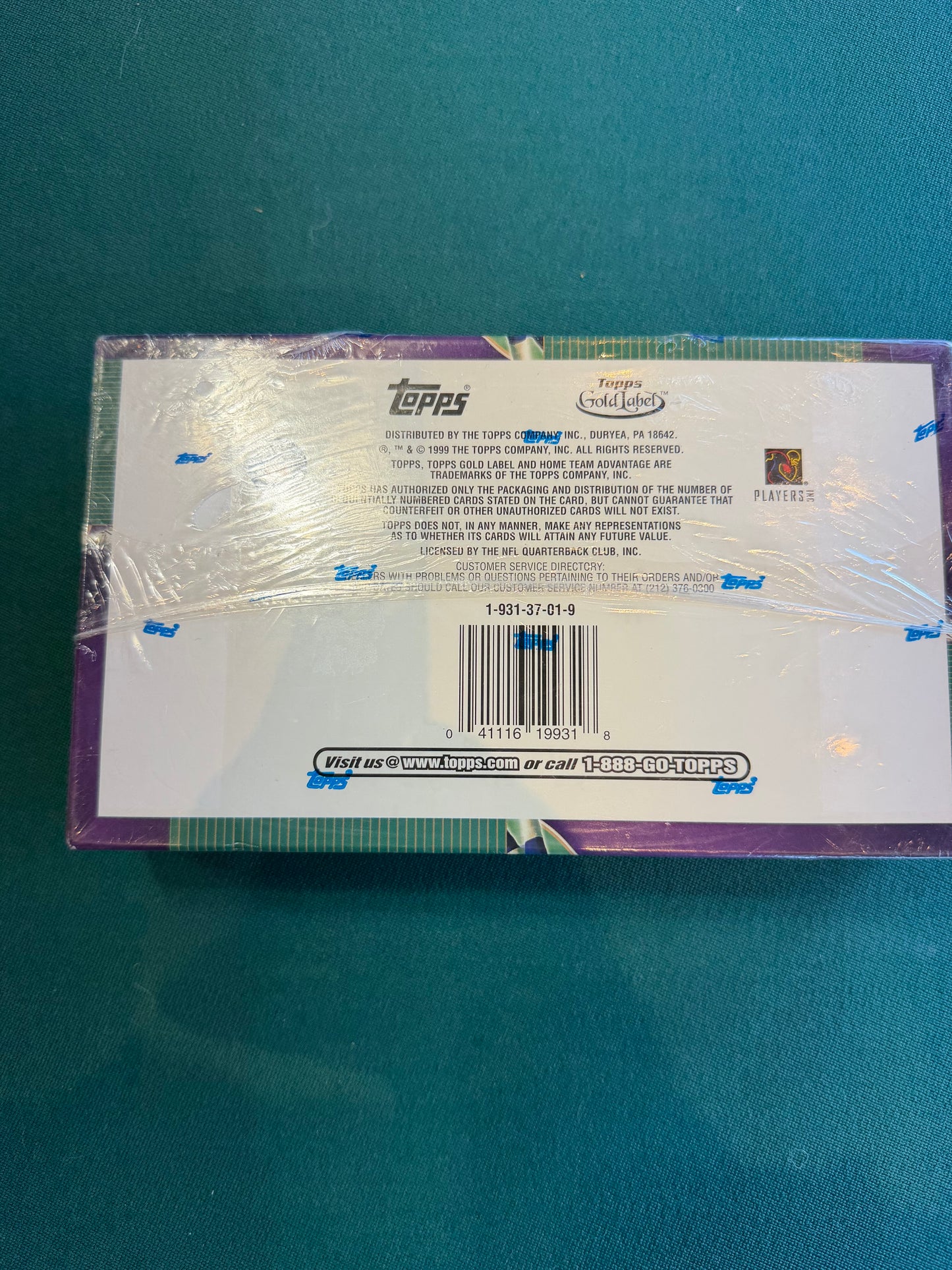 1999 Topps Gold Label NFL Football Super Premium Factory Sealed Box. 24 Packs , 5 cards per pack. Hobby Box