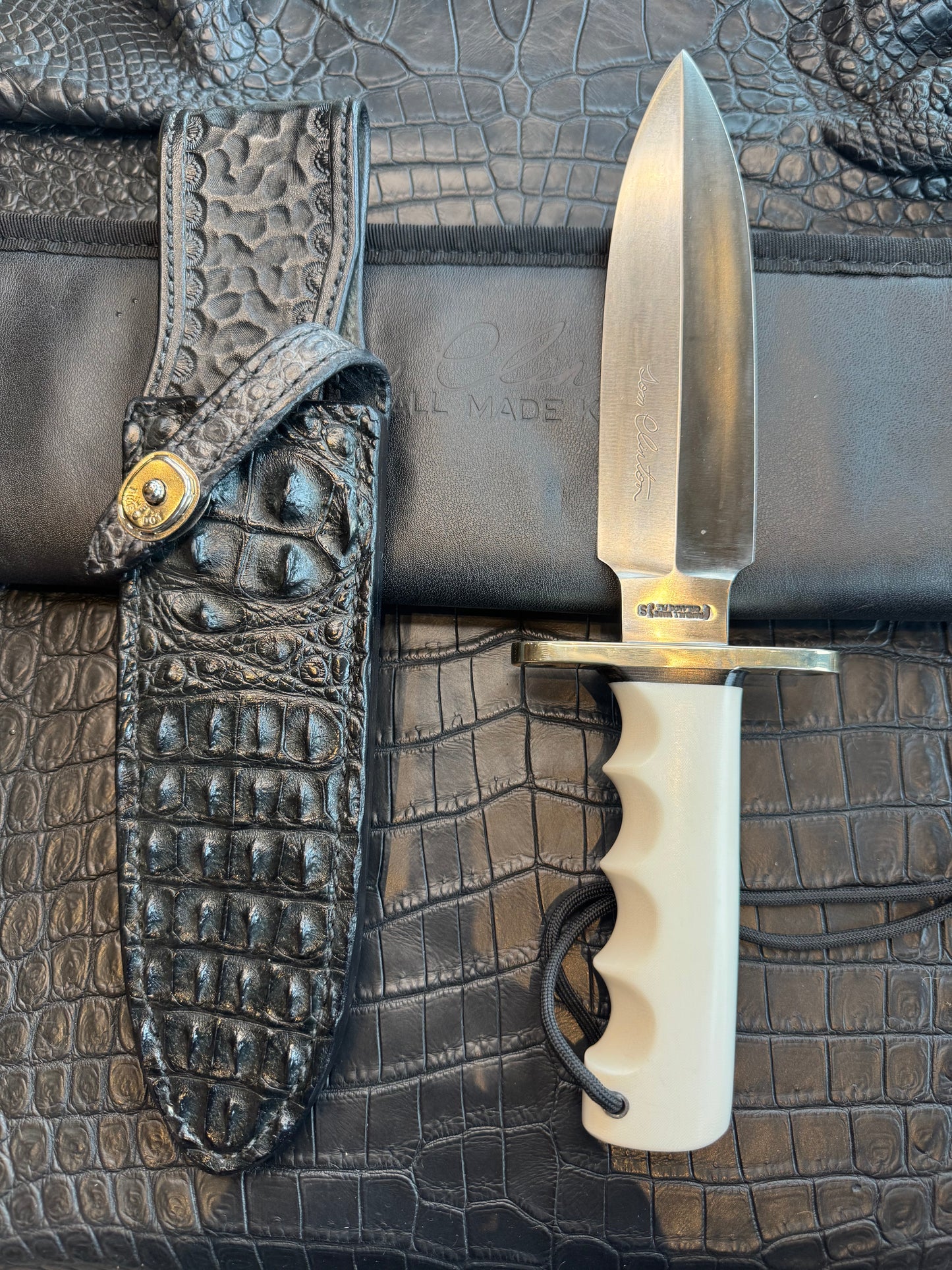 Randall Tom Clinton Dealer Special. Clinton Blade etched Commemorative 1/100 in a nice piece of finger grooved Ivorite. Very cool Black Crocodile skull Gutcher sheath. Nickel Silver Hilt. Included in black facsimile Tom Clinton case.