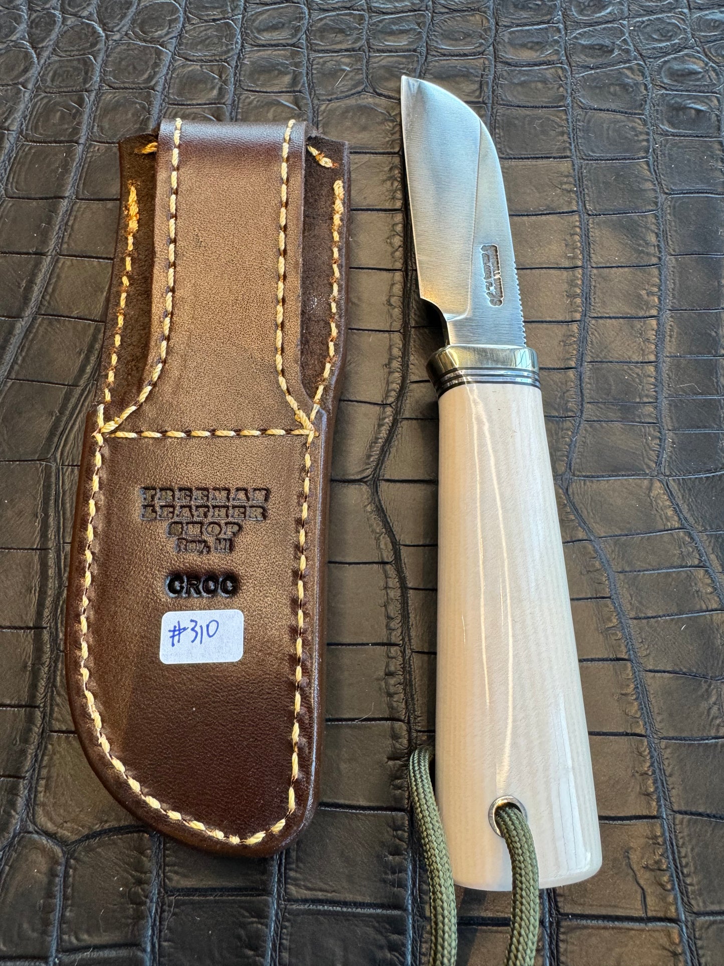 Randall Cattleman Model Sheath in Exotic Ivory Hornback Crocodile Skin from Treeman. Sheath only
