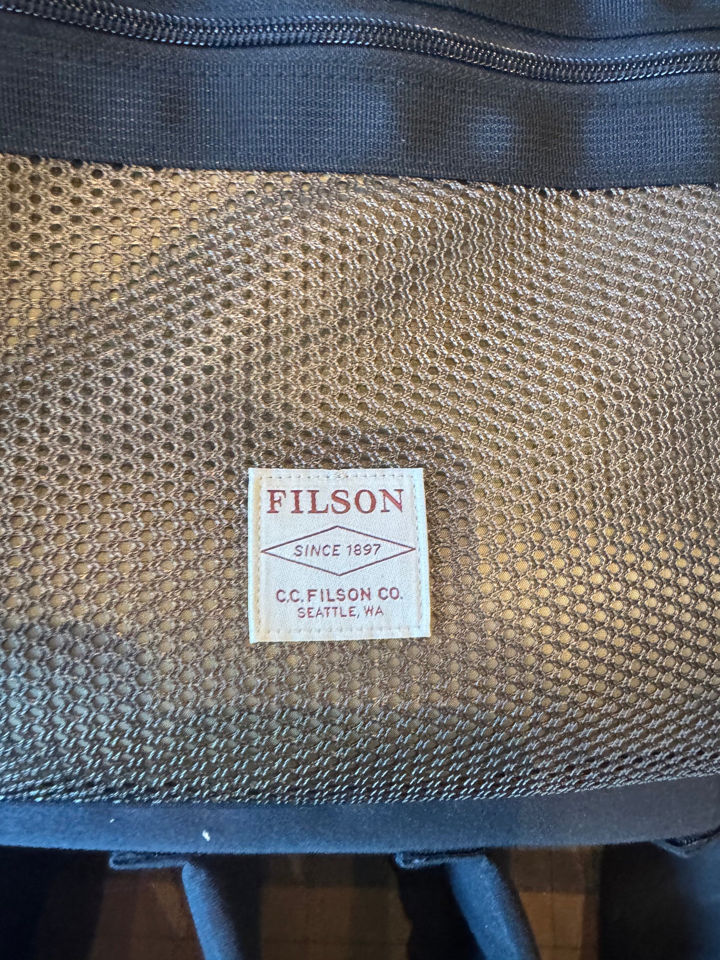 RARE NEW WITH TAGS FILSON PADDED COMPARTMENT CASE | DARK TAN | USA| # 2002661| CAMERA LENSES| FISHING REELS