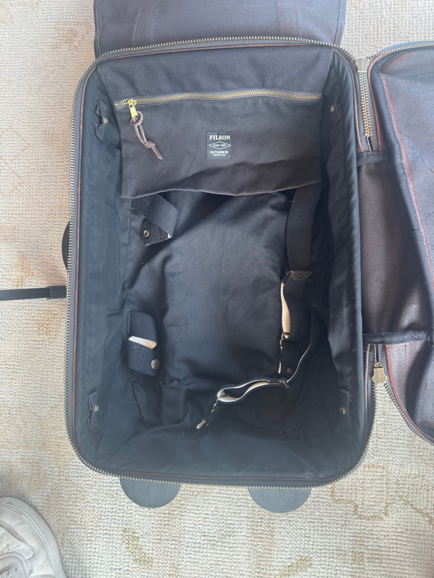 Nice Filson Sierra Weatherproof Leather Rolling Carry-On Bag Luggage 11070439