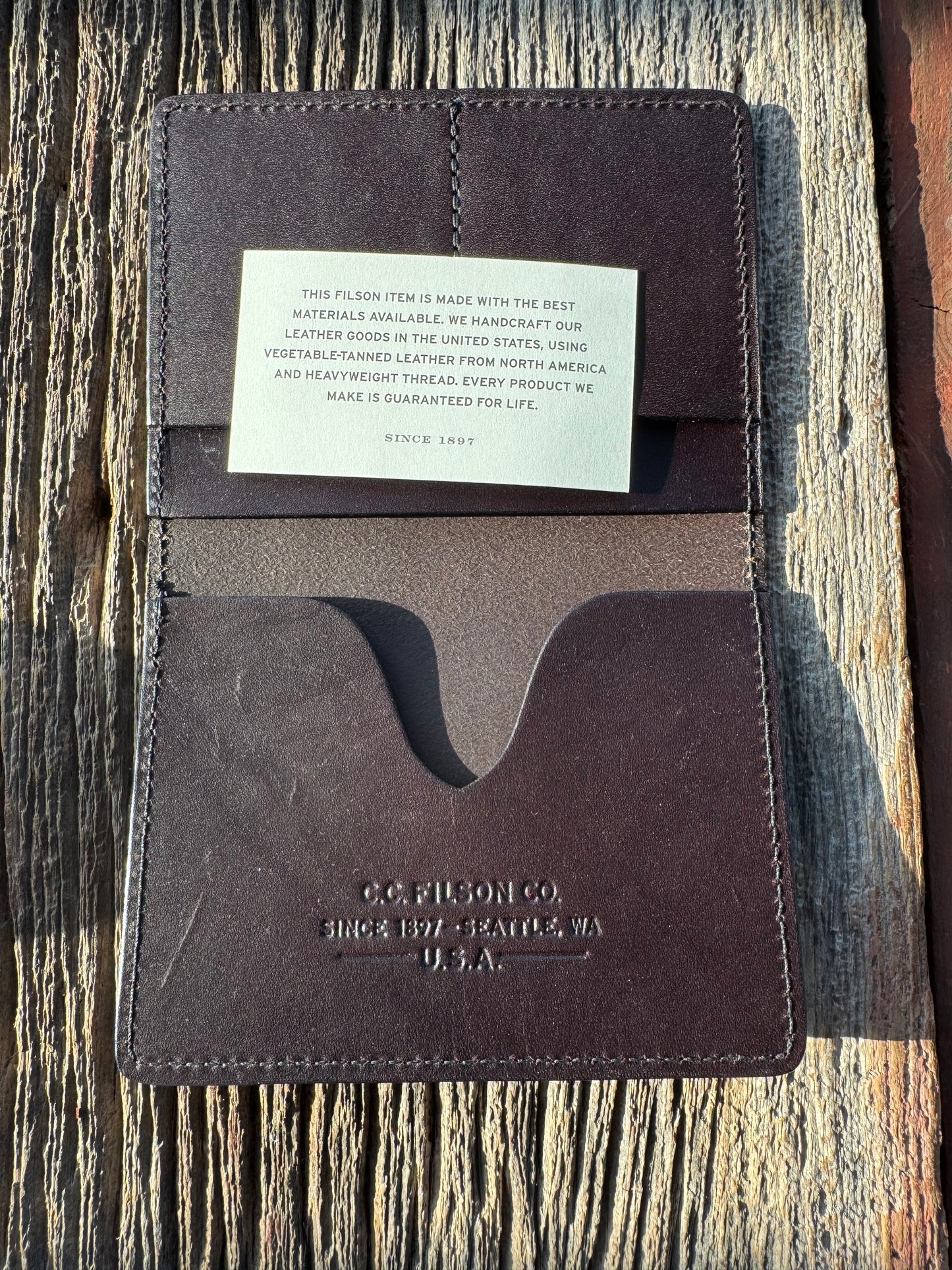 Rare and Discontinued long ago Filson Passport And Card Case New in Box USA Black Bridle Leather 11070423