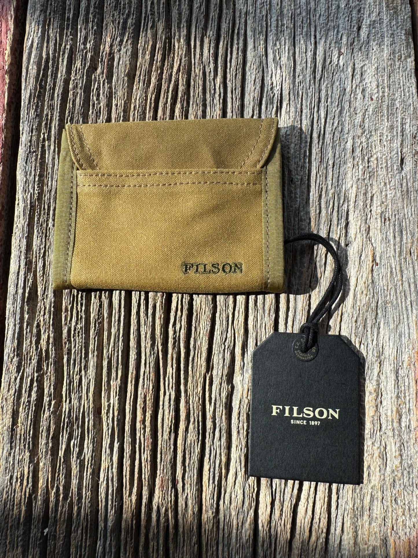 New with Tags Filson Smokejumper Tin Wallet OG Dark Tan # 20236230