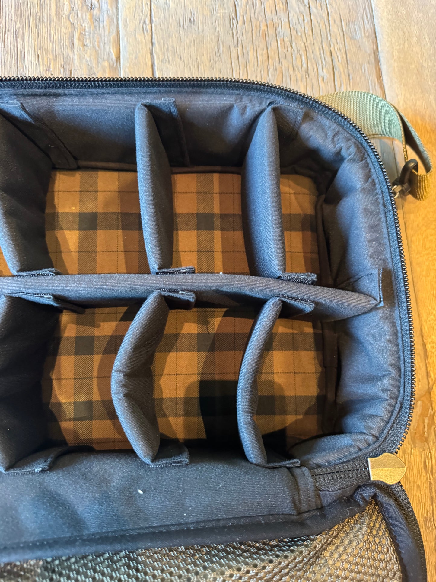 RARE NEW WITH TAGS FILSON PADDED COMPARTMENT CASE | DARK TAN | USA| # 2002661| CAMERA LENSES| FISHING REELS