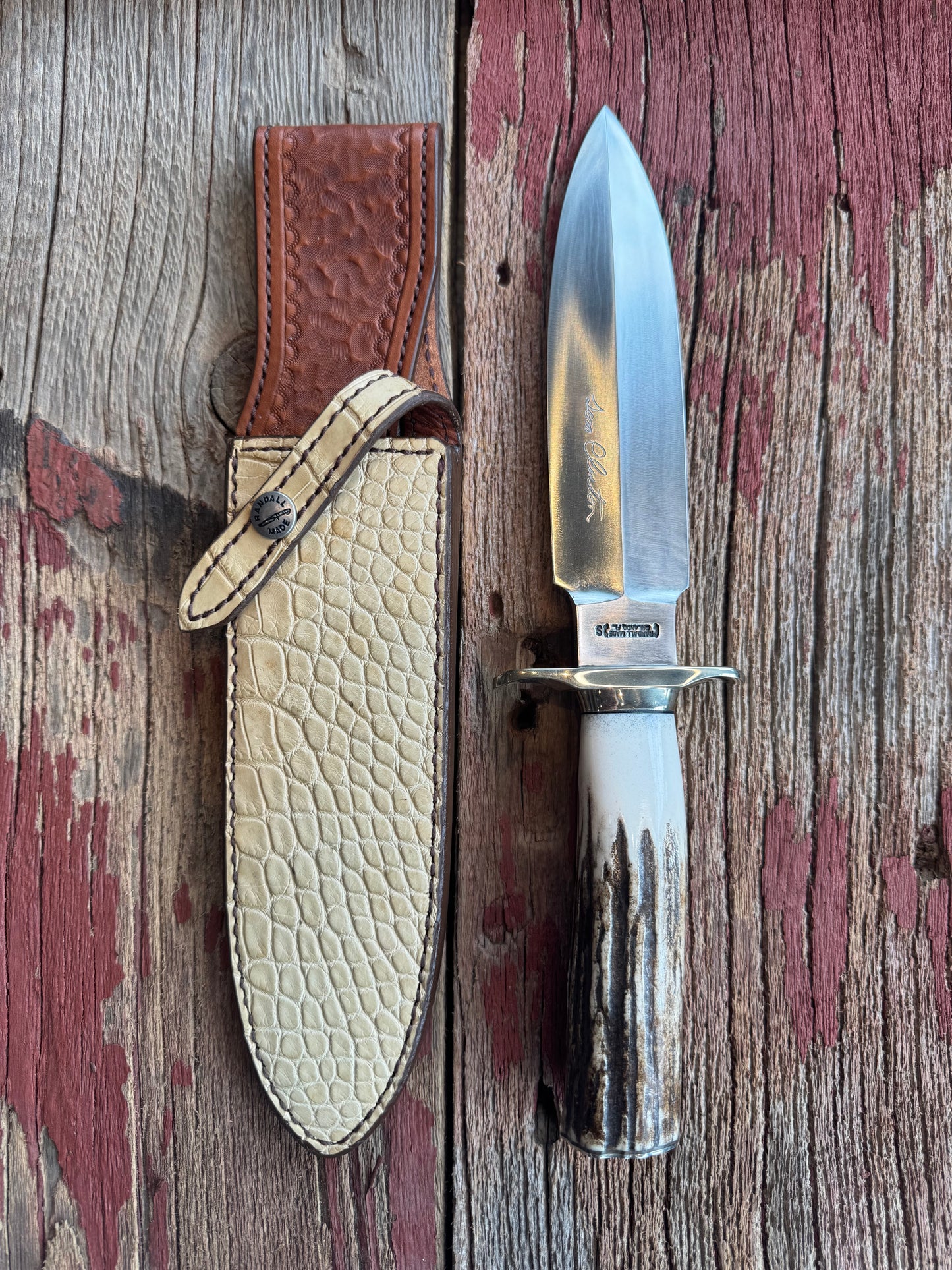 Randall Tom Clinton Dealer Special. Clinton Blade etched Commemorative 1/100 in a nice piece of Stag. Very cool Ostrich Gutcher sheath. Nickel Silver Hilt and Nickel Butt cap. Included in black facsimile Tom Clinton case.