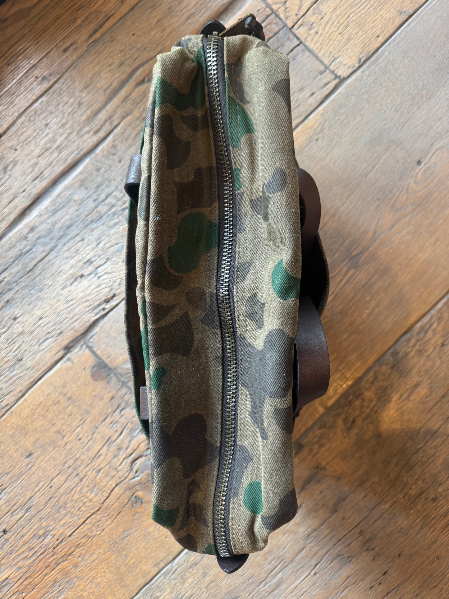 Filson Limited Edition NWT Wax Shrub Camo Rugged Twill Zippered Tote with clip # 20226931