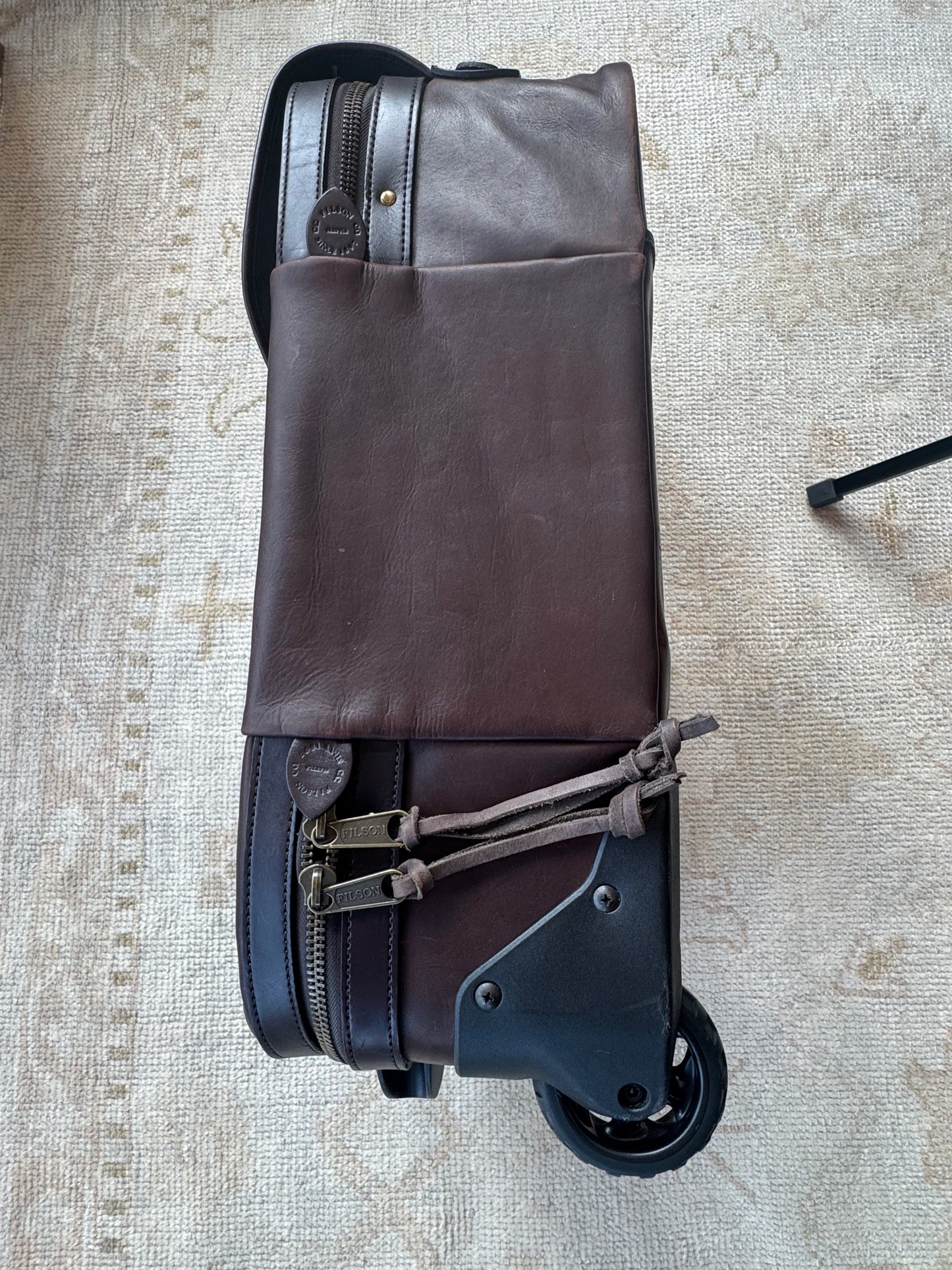 Nice Filson Sierra Weatherproof Leather Rolling Carry-On Bag Luggage 11070439