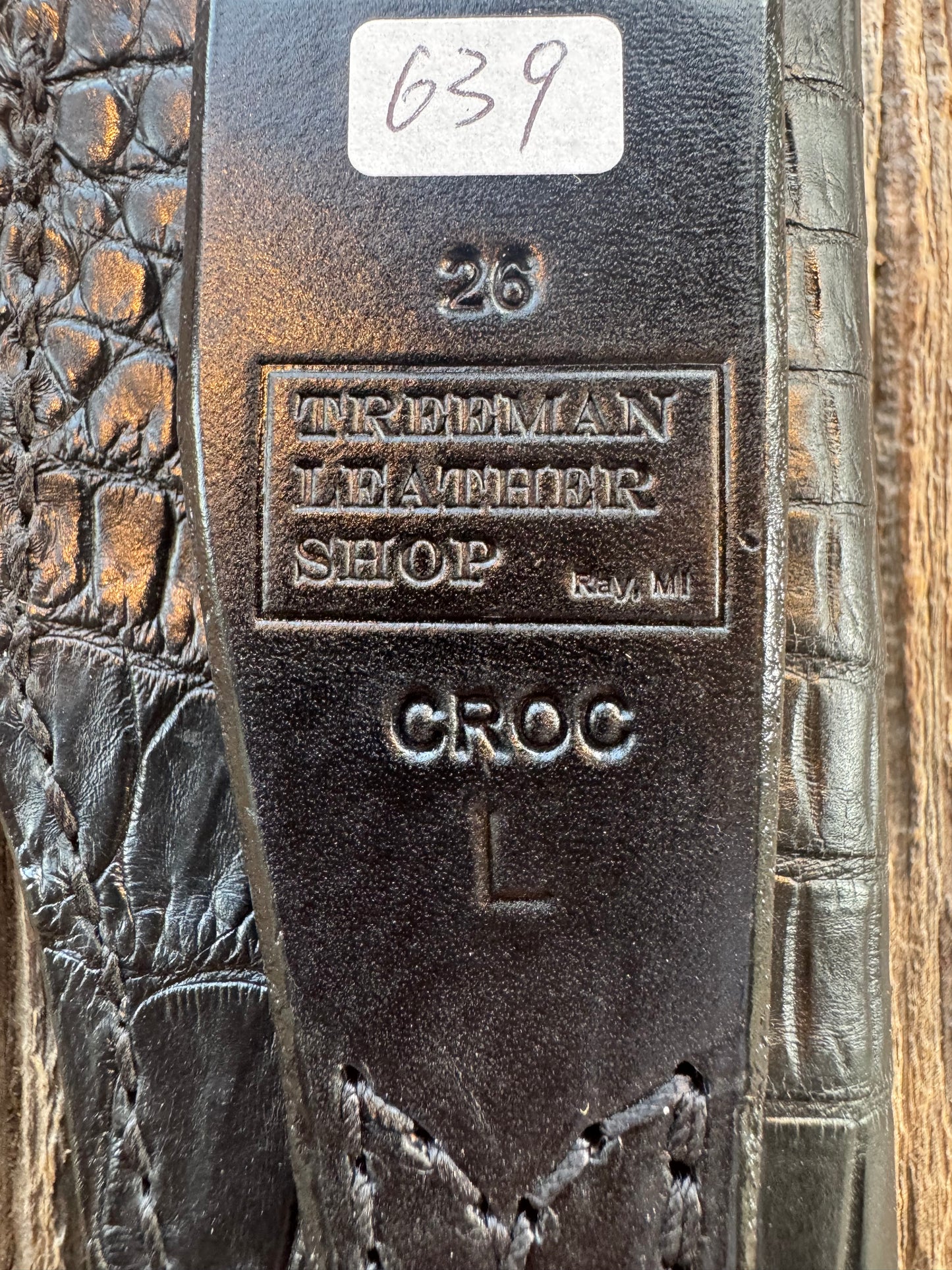 Randall Model 26 Sheath in Exotic Black Croc ( Anus Cut)Throat style from Treeman. This is a left hand sheath.