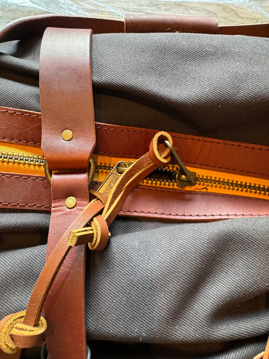 Filson X Chris Stapleton Traveller Outfitter Bag NWT #20264454 USA Cinder