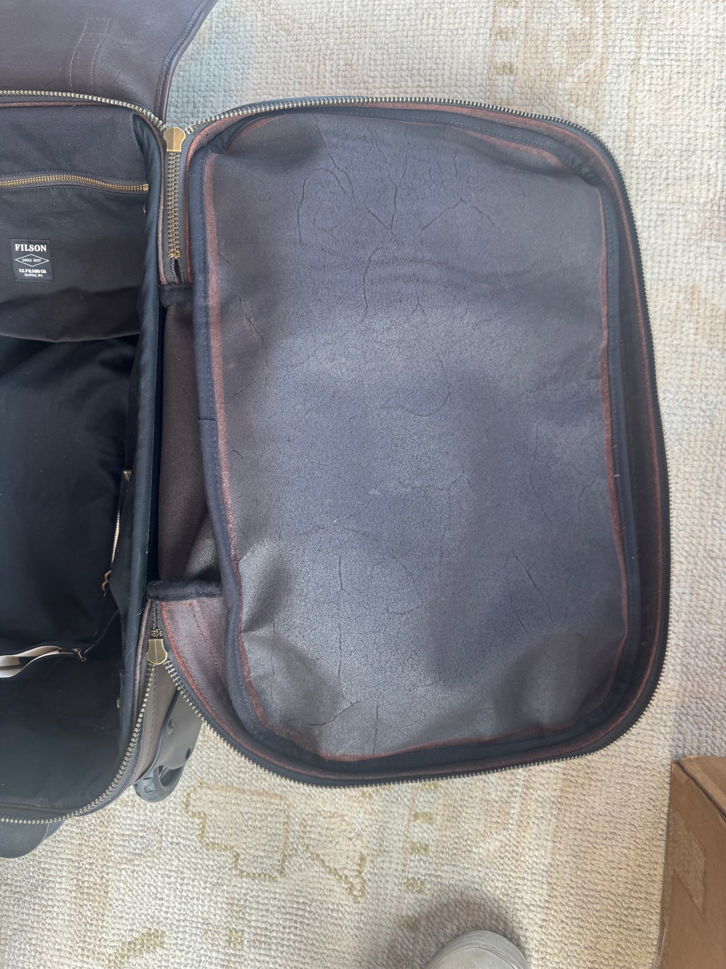 Nice Filson Sierra Weatherproof Leather Rolling Carry-On Bag Luggage 11070439