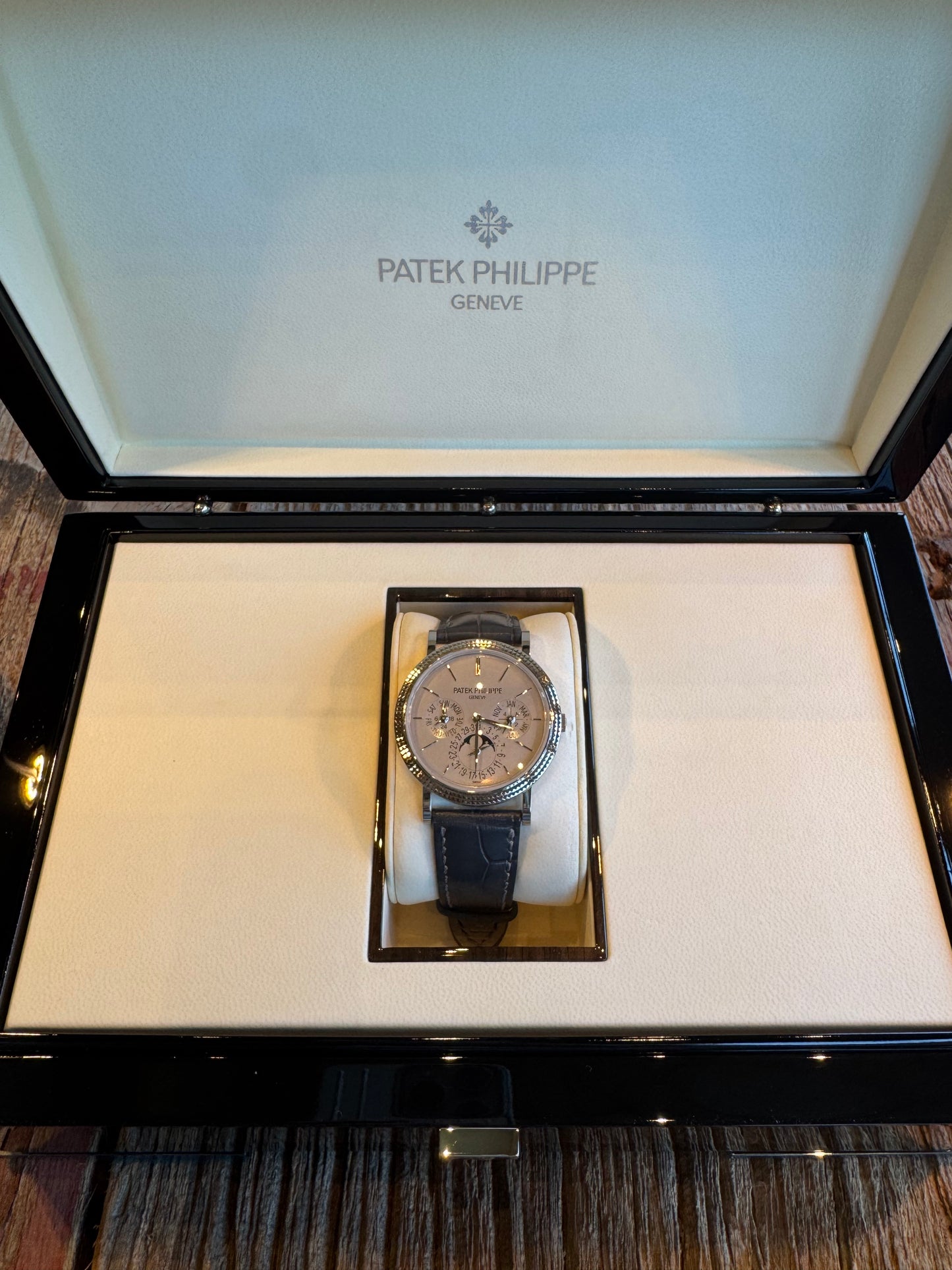 Patek Philippe Perpetual Calendar Grand Complications Perpetual Calendar 5139G-001 Matte Grey Strap like new.