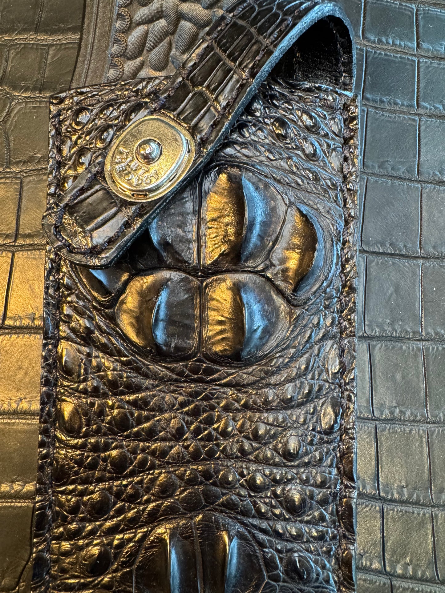 Randall Model 12-11 Smithsonian “Smitty” Exotic Sheath in Black Hornback Crocodile (Skull) by Treeman.