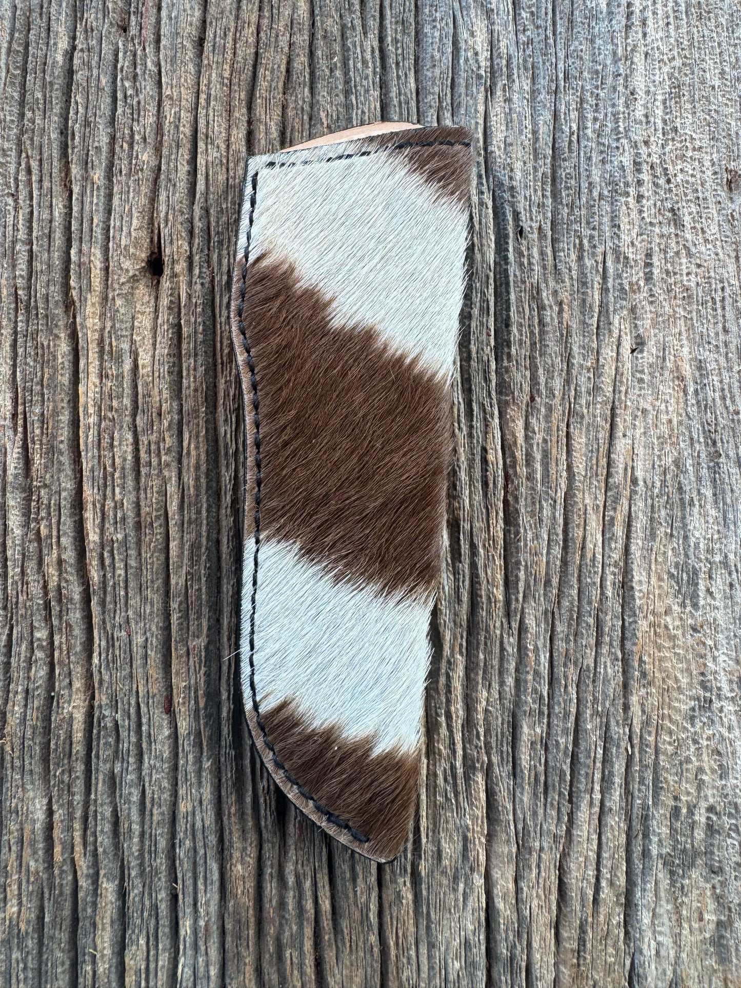 Randall Model 26 Sheath in Exotic Brown and White Zebra Throat style from Treeman.