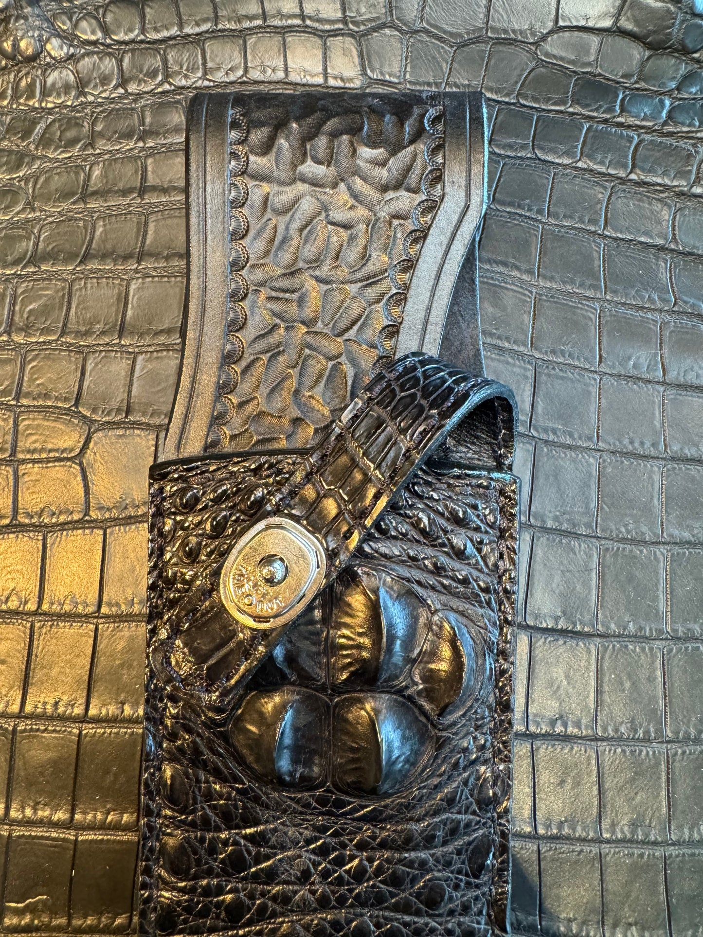 Randall Model 12-11 Smithsonian “Smitty” Exotic Sheath in Black Hornback Crocodile (Skull) by Treeman.
