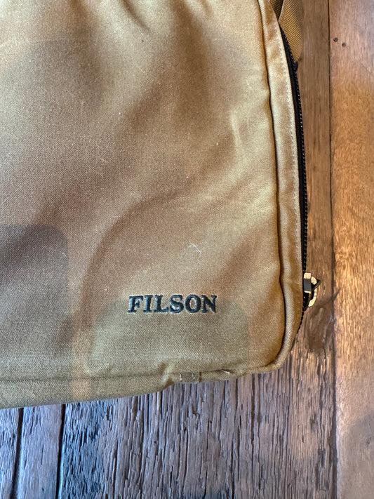 RARE NEW WITH TAGS FILSON PADDED COMPARTMENT CASE | DARK TAN | USA| # 2002661| CAMERA LENSES| FISHING REELS