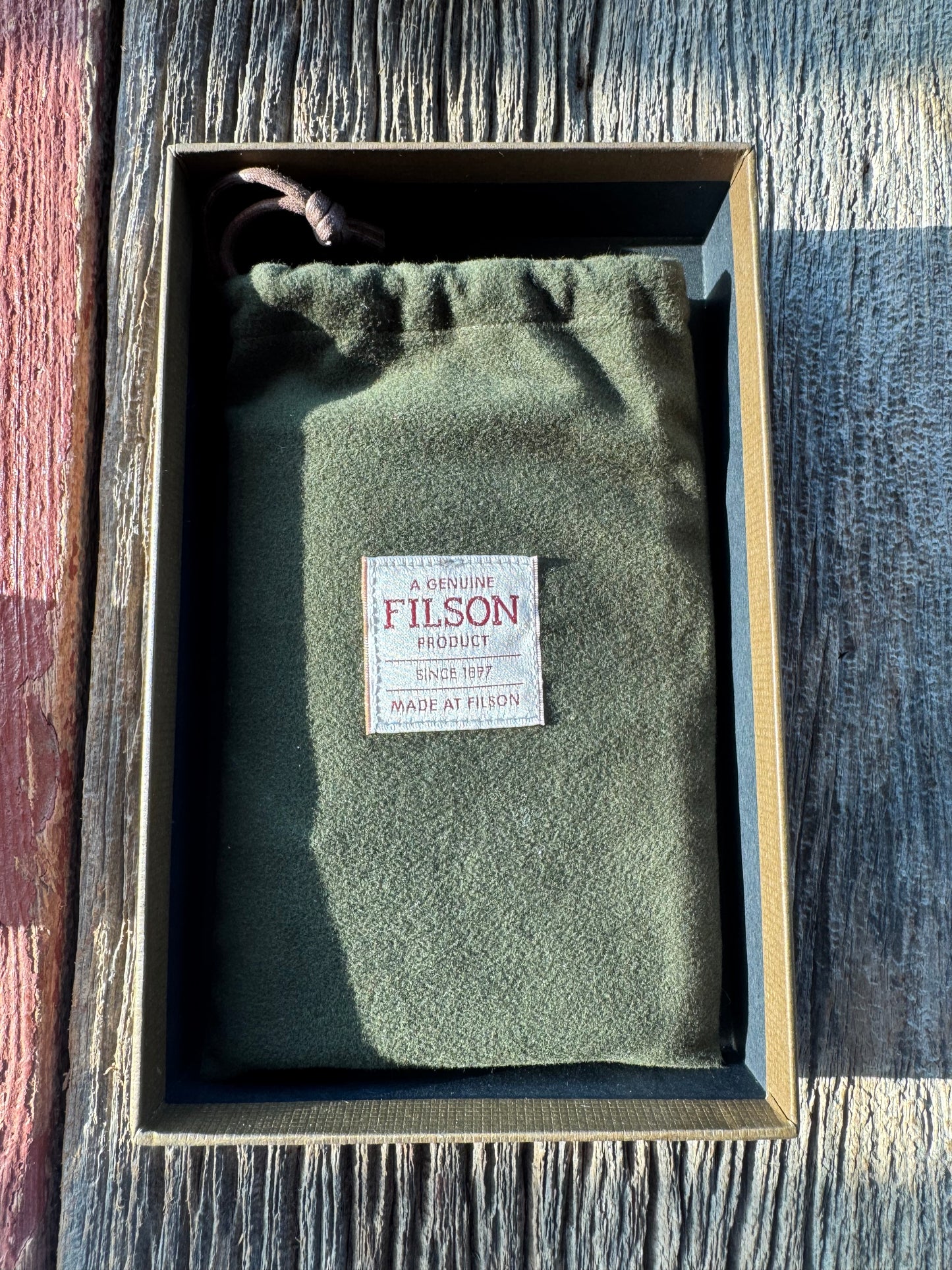 Rare and Discontinued long ago Filson Passport And Card Case New in Box USA Tan Bridle Leather 11070423