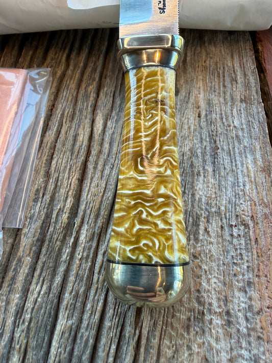 NOTE : Item is part of my personal Collection. Adding to cart will not result in sale. New in Paper Randall Model “Gambler” 4 Inch in Musk OX, Nickel collar and rounded butt cap. Stainless blade.