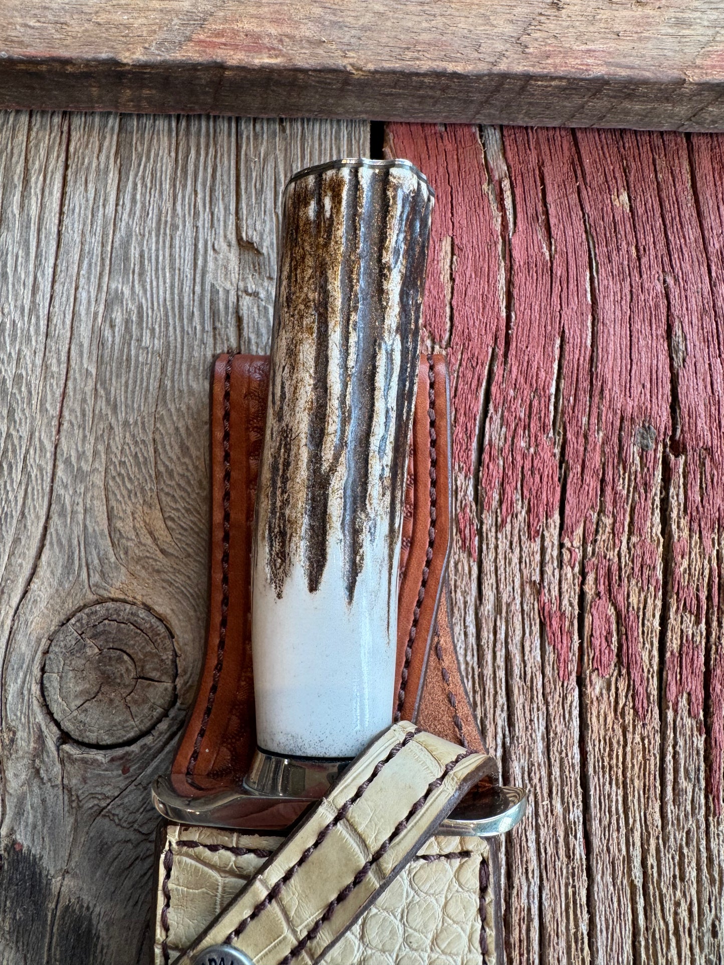 Randall Tom Clinton Dealer Special. Clinton Blade etched Commemorative 1/100 in a nice piece of Stag. Very cool Ostrich Gutcher sheath. Nickel Silver Hilt and Nickel Butt cap. Included in black facsimile Tom Clinton case.