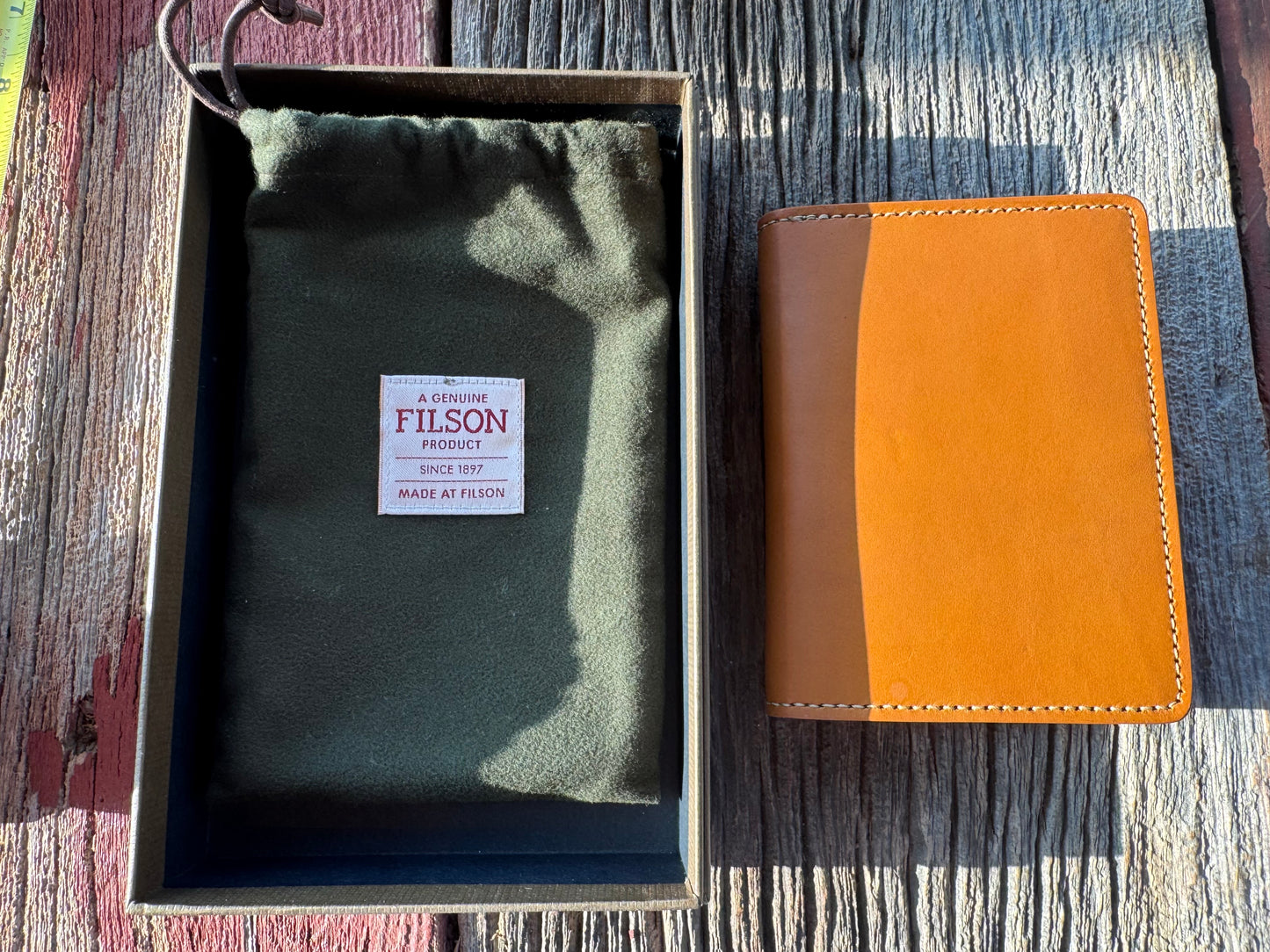 Rare and Discontinued long ago Filson Passport And Card Case New in Box USA Tan Bridle Leather 11070423