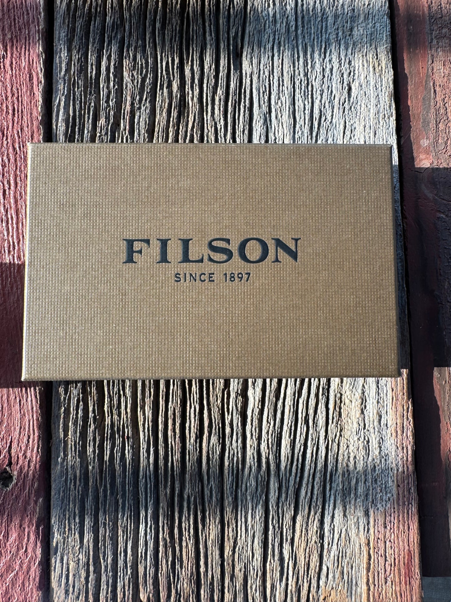 Rare and Discontinued long ago Filson Passport And Card Case New in Box USA Black Bridle Leather 11070423