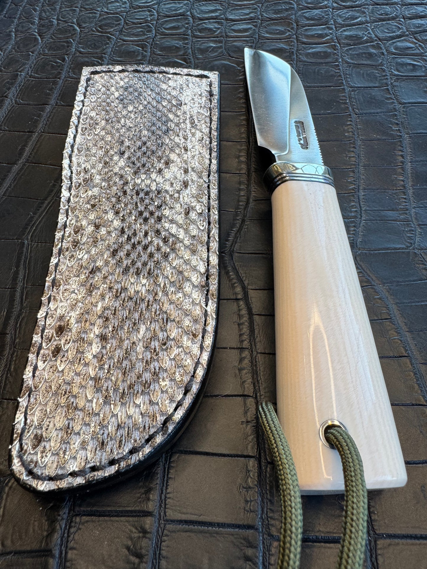 Randall Cattleman Model Sheath in Exotic Rattlesnake Skin from Treeman. (Sheath only)