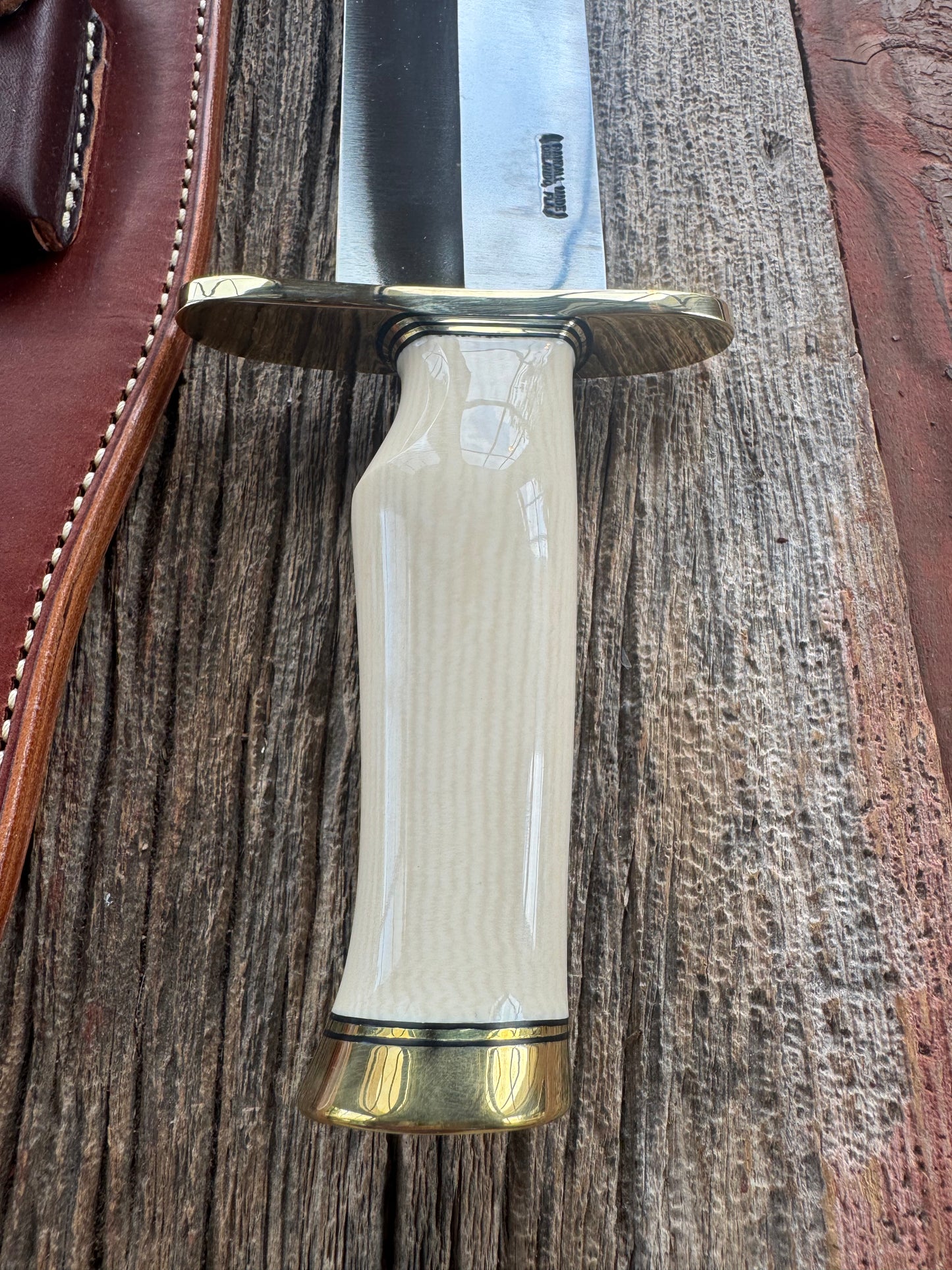 New in Paper Model 12-11 Smithsonian “Smitty” Bowie. Beautiful Dave Warthers Resin with a finger grip and a Brass forward curved hilt and brass butt cap.