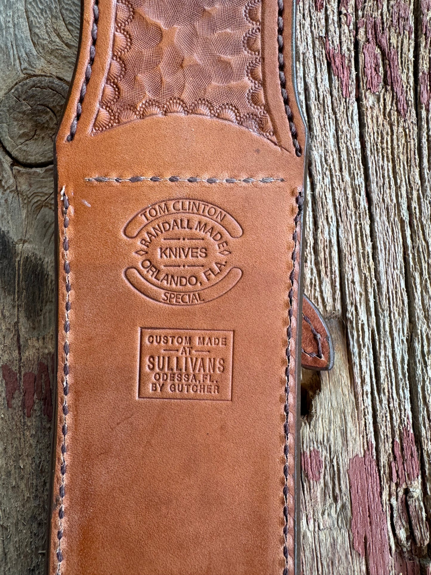 Randall Tom Clinton Dealer Special. Clinton Blade etched Commemorative 1/100 in a nice piece of Stag. Very cool Ostrich Gutcher sheath. Nickel Silver Hilt and Nickel Butt cap. Included in black facsimile Tom Clinton case.