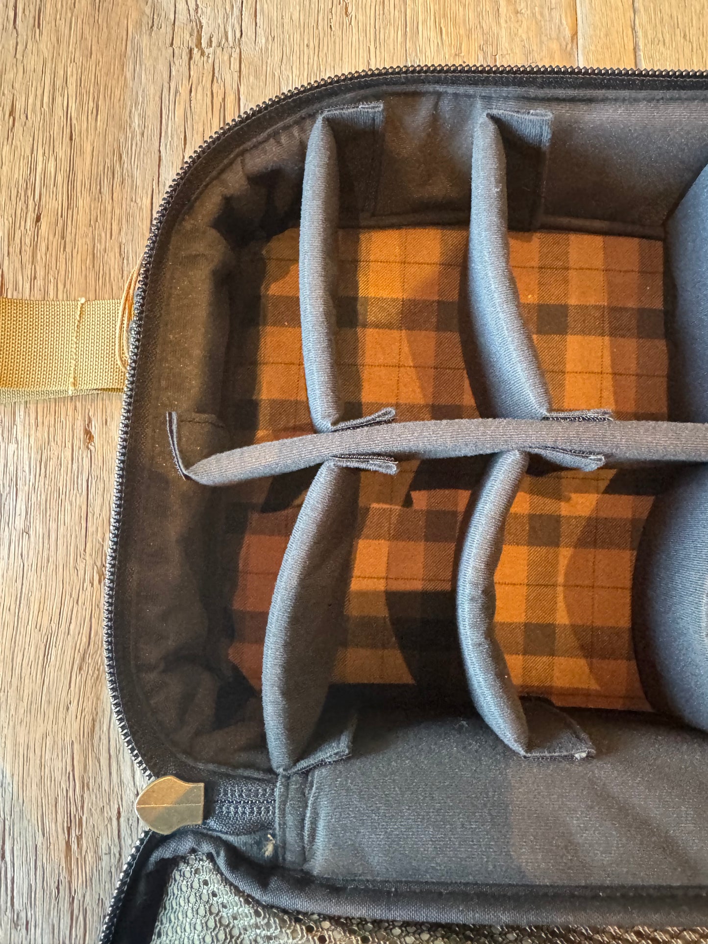 RARE NEW WITH TAGS FILSON PADDED COMPARTMENT CASE | DARK TAN | USA| # 2002661| CAMERA LENSES| FISHING REELS