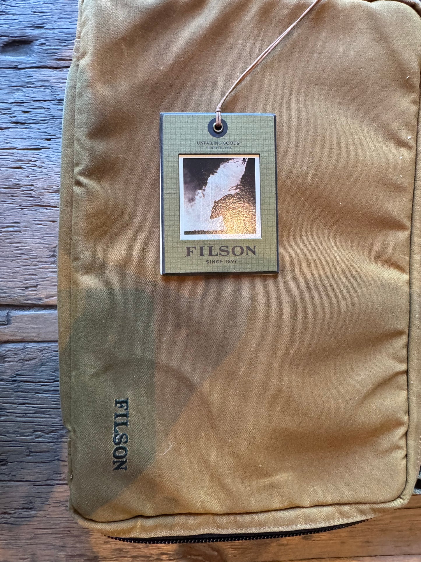 RARE NEW WITH TAGS FILSON PADDED COMPARTMENT CASE | DARK TAN | USA| # 2002661| CAMERA LENSES| FISHING REELS