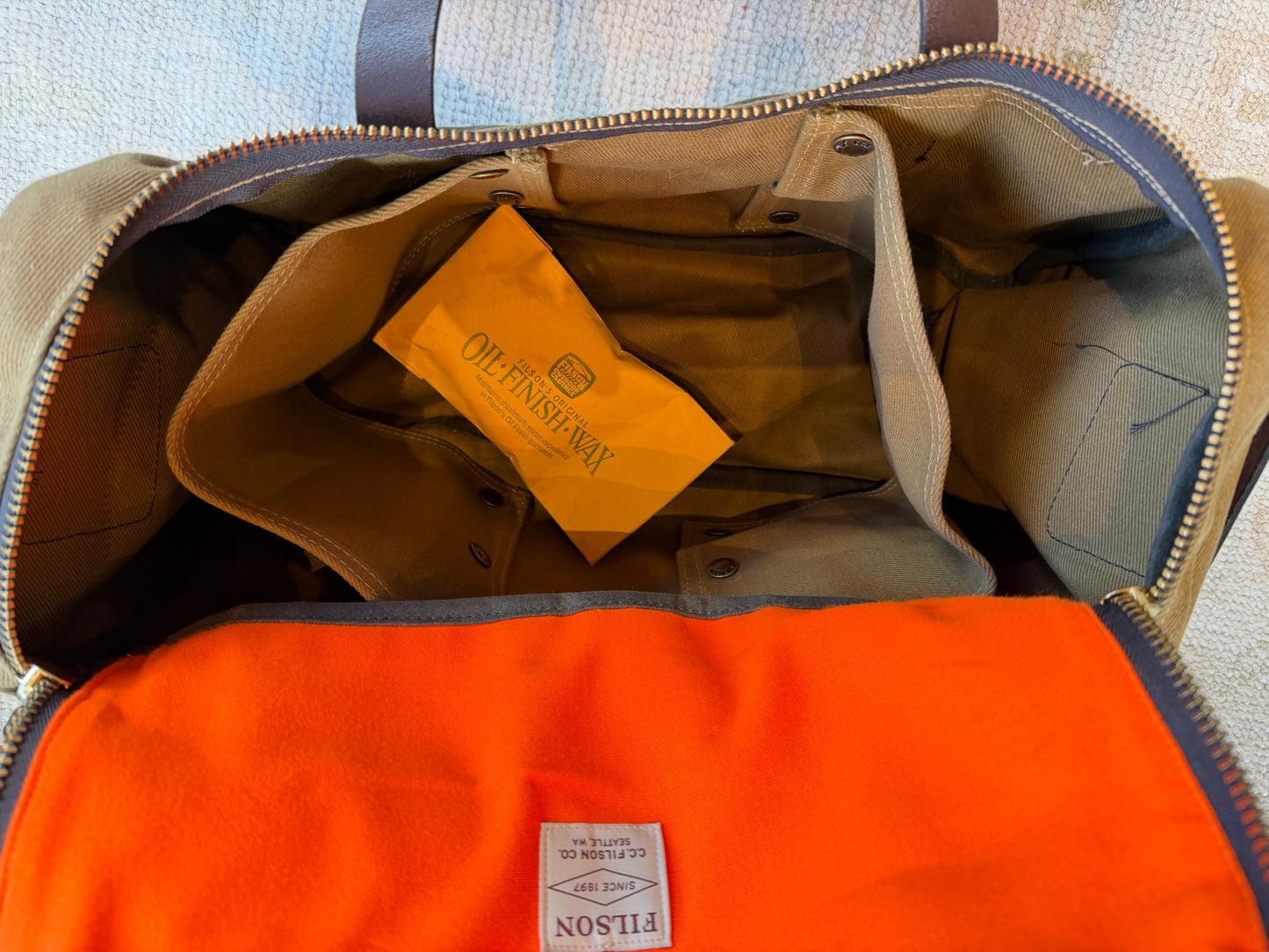 New without tags USA MADE Filson Heritage Sportsman Tan and Otter Green. -11070073