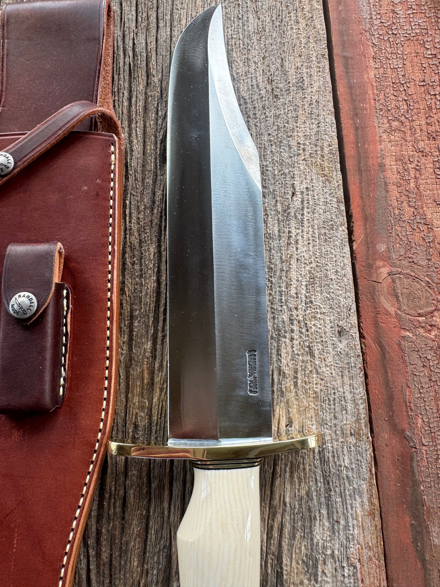 New in Paper Model 12-11 Smithsonian “Smitty” Bowie. Beautiful Dave Warthers Resin with a finger grip and a Brass forward curved hilt and brass butt cap.