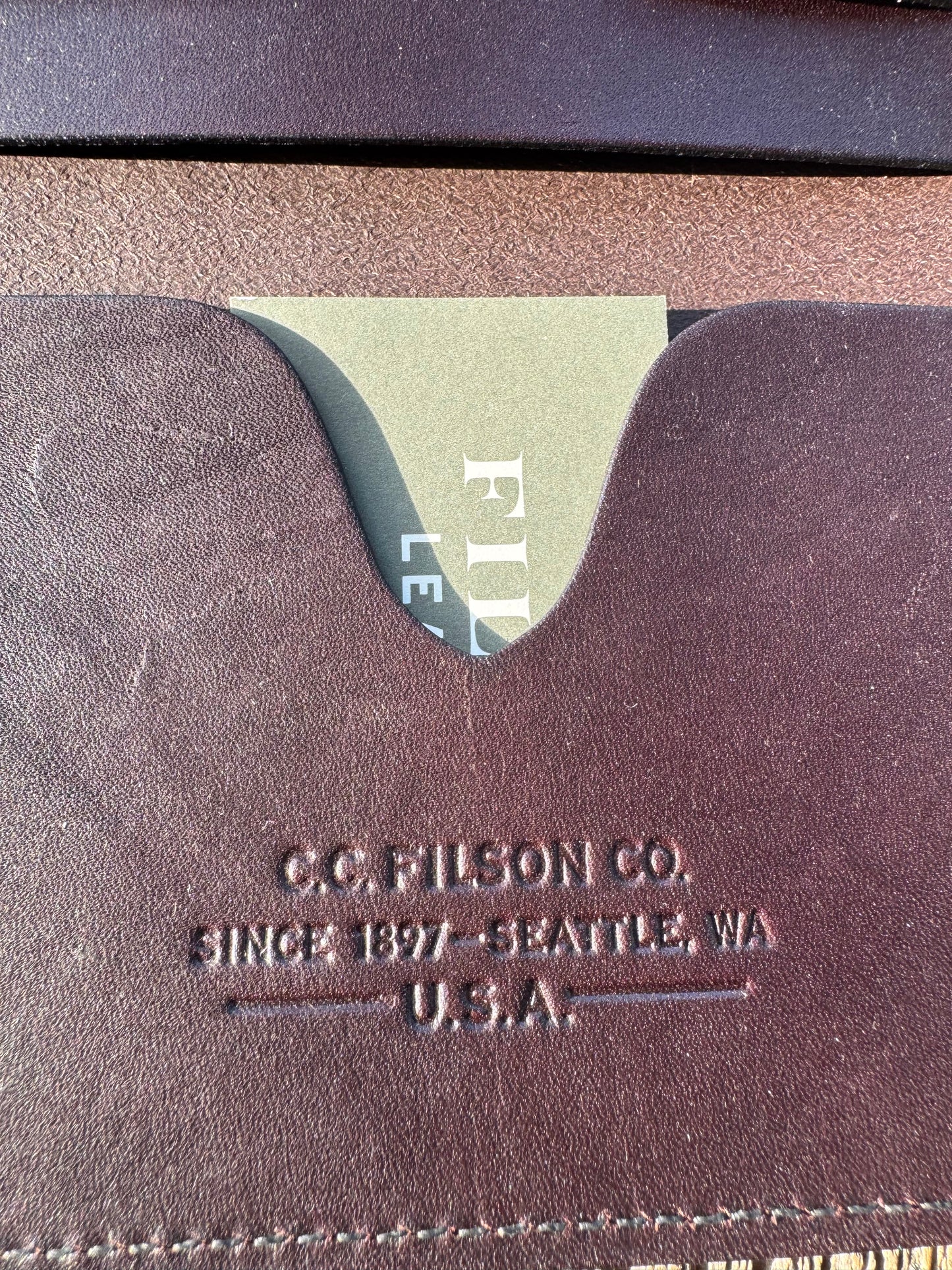 Rare and Discontinued long ago Filson Passport And Card Case New in Box USA Black Bridle Leather 11070423