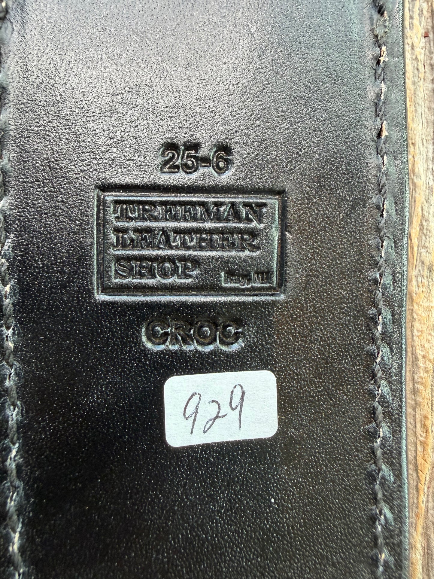New Randall Model 25-6 Sheath in Exotic Black/Grey Matte Crocodile from Treeman with the newest Black Canteen snap.