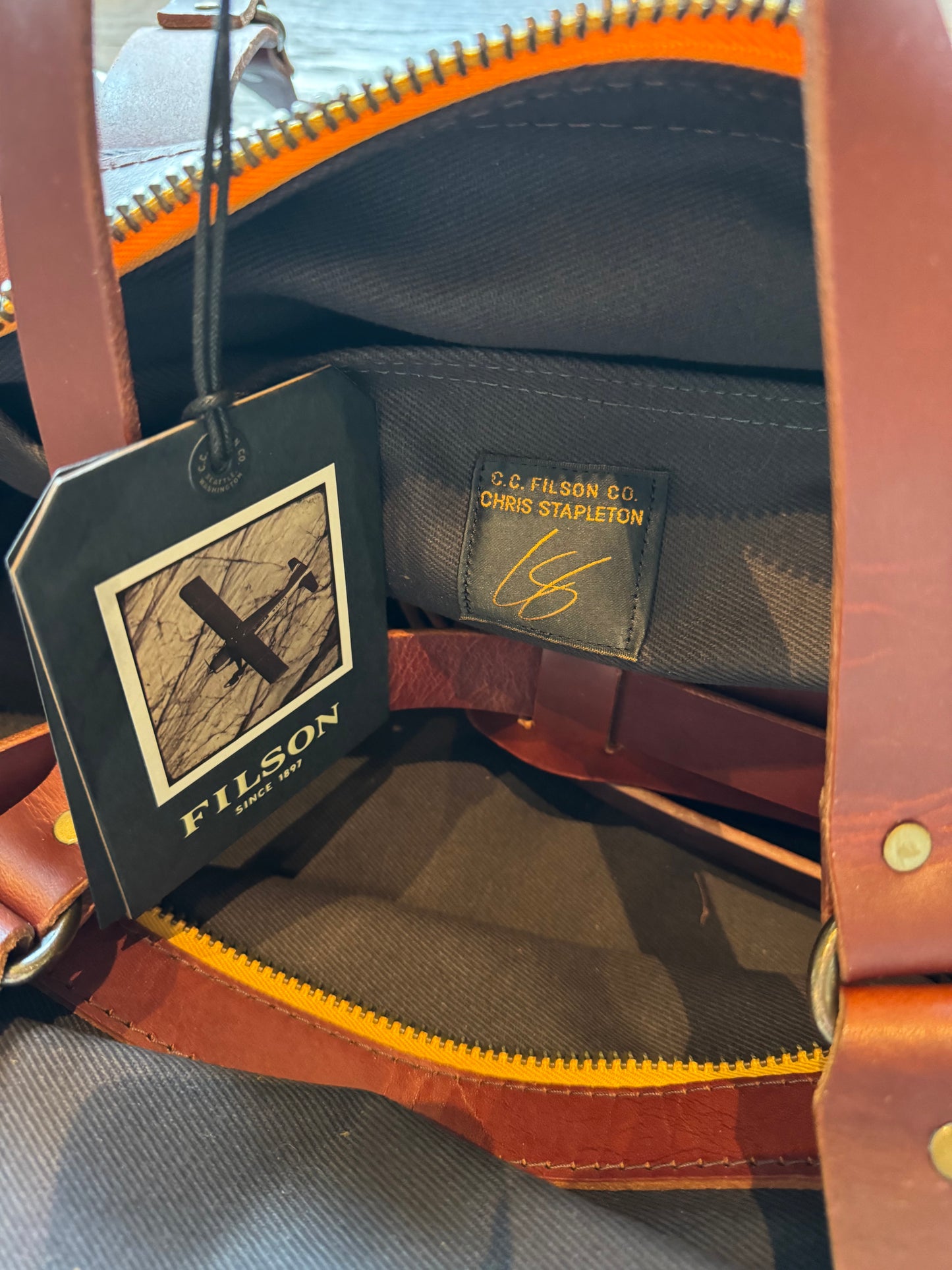 Filson X Chris Stapleton Traveller Outfitter Bag NWT #20264454 USA Cinder