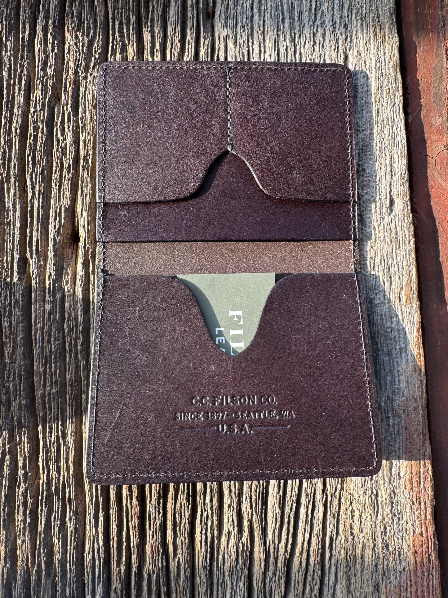 Rare and Discontinued long ago Filson Passport And Card Case New in Box USA Black Bridle Leather 11070423