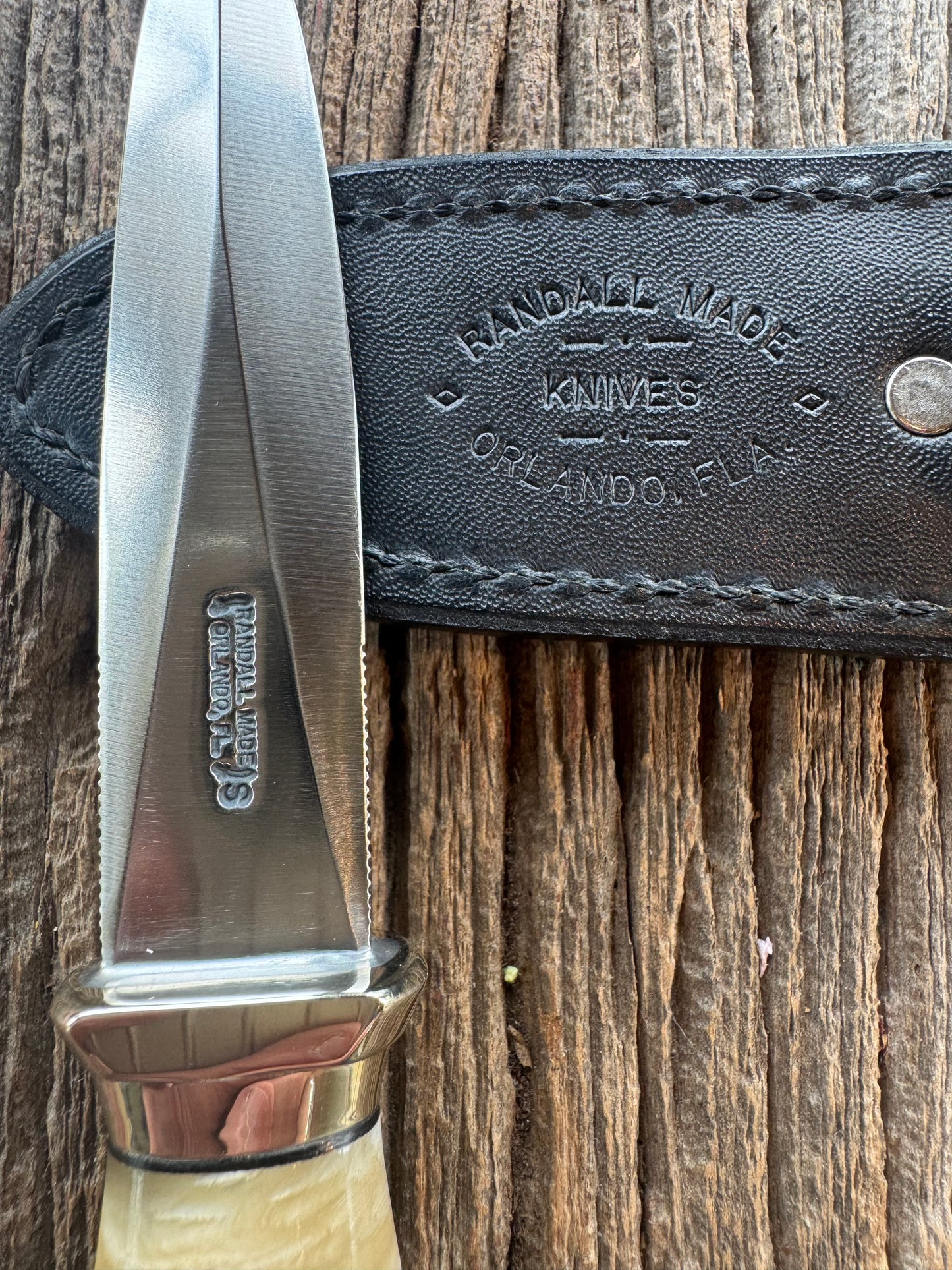 Randall Model Gambler in Musk Ox. Nice piece of Musk Ox with a natural raw end. Nickel Silver collar. Black Crocodile Randall Sheath.