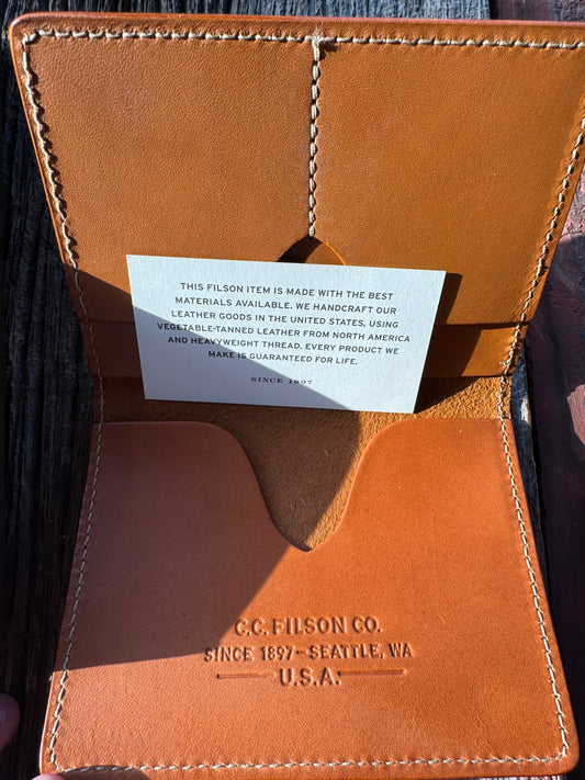 Rare and Discontinued long ago Filson Passport And Card Case New in Box USA Tan Bridle Leather 11070423