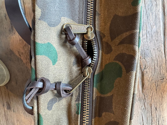 Filson Limited Edition NWT Wax Shrub Camo Rugged Twill Zippered Tote with clip # 20226931