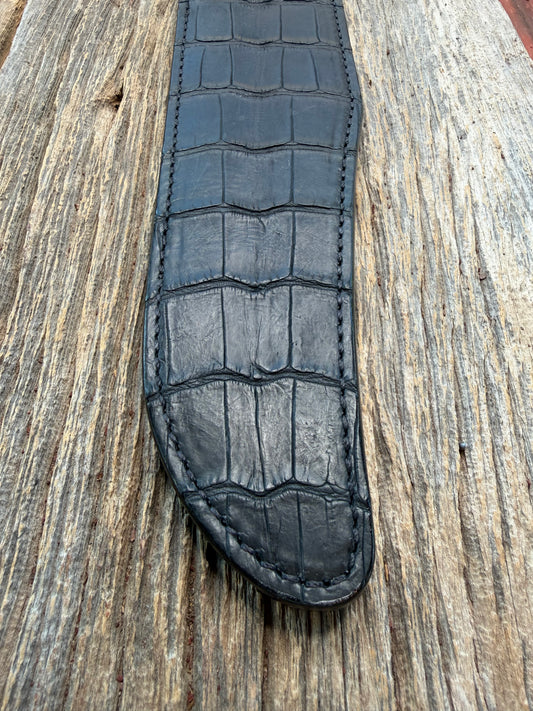 New Randall Model 12-13 Thorpe Sheath in Exotic Black Matte Crocodile from Treeman with the newest Black Canteen snap. Killer sheath.