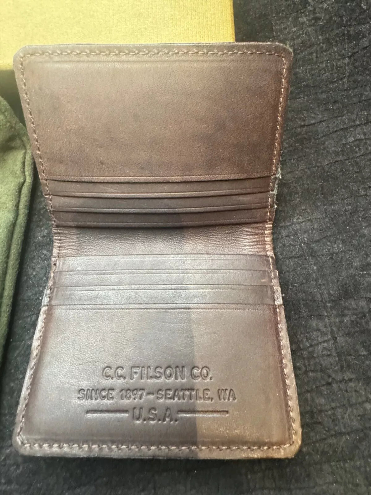New in Box Filson Outfitter Card Wallet Otter Green Discontinued USA 20051731