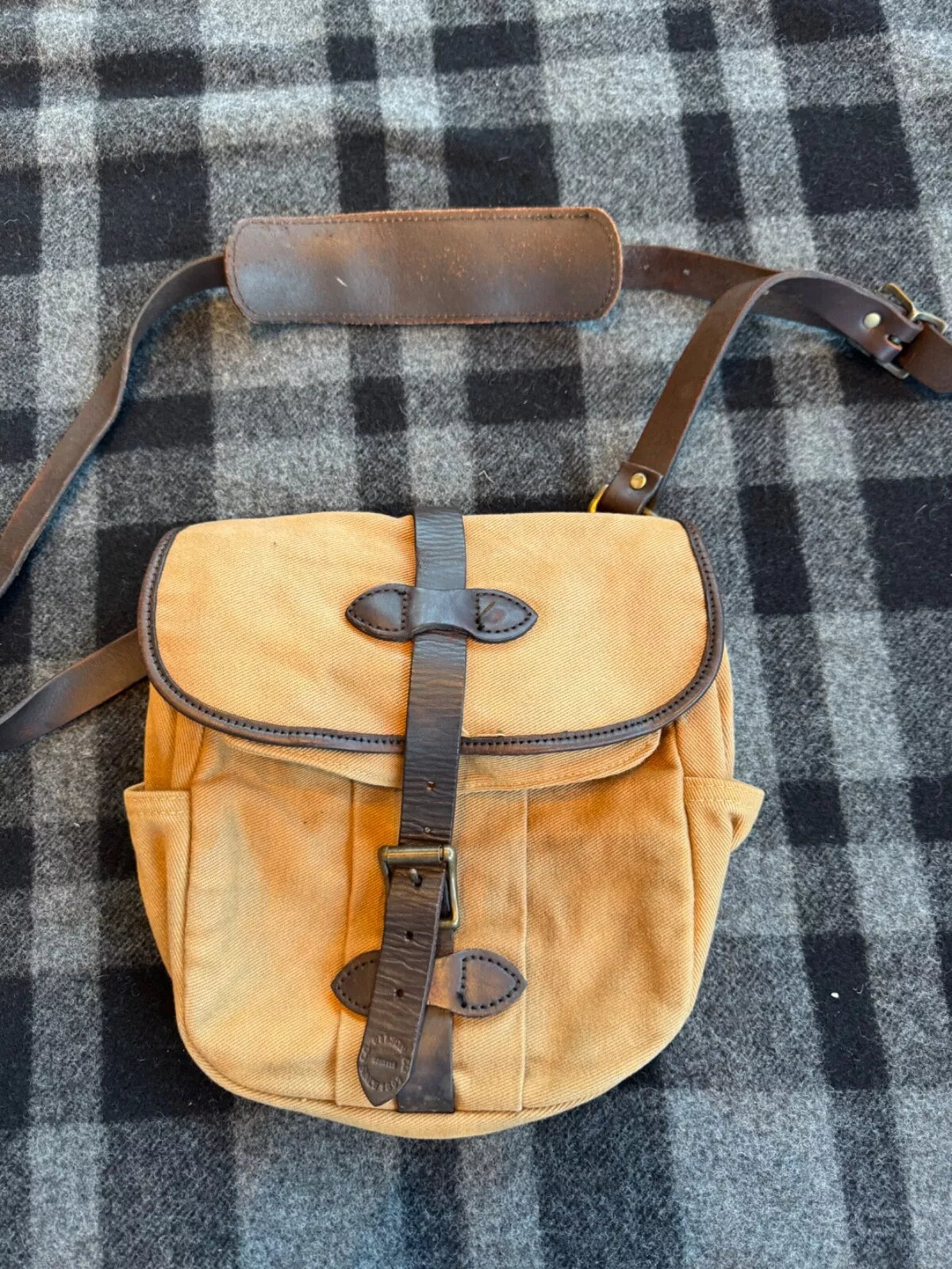 Vintage | Filson Small Rugged Twill Field Bag | Tan | USA | May 2007 | #70230