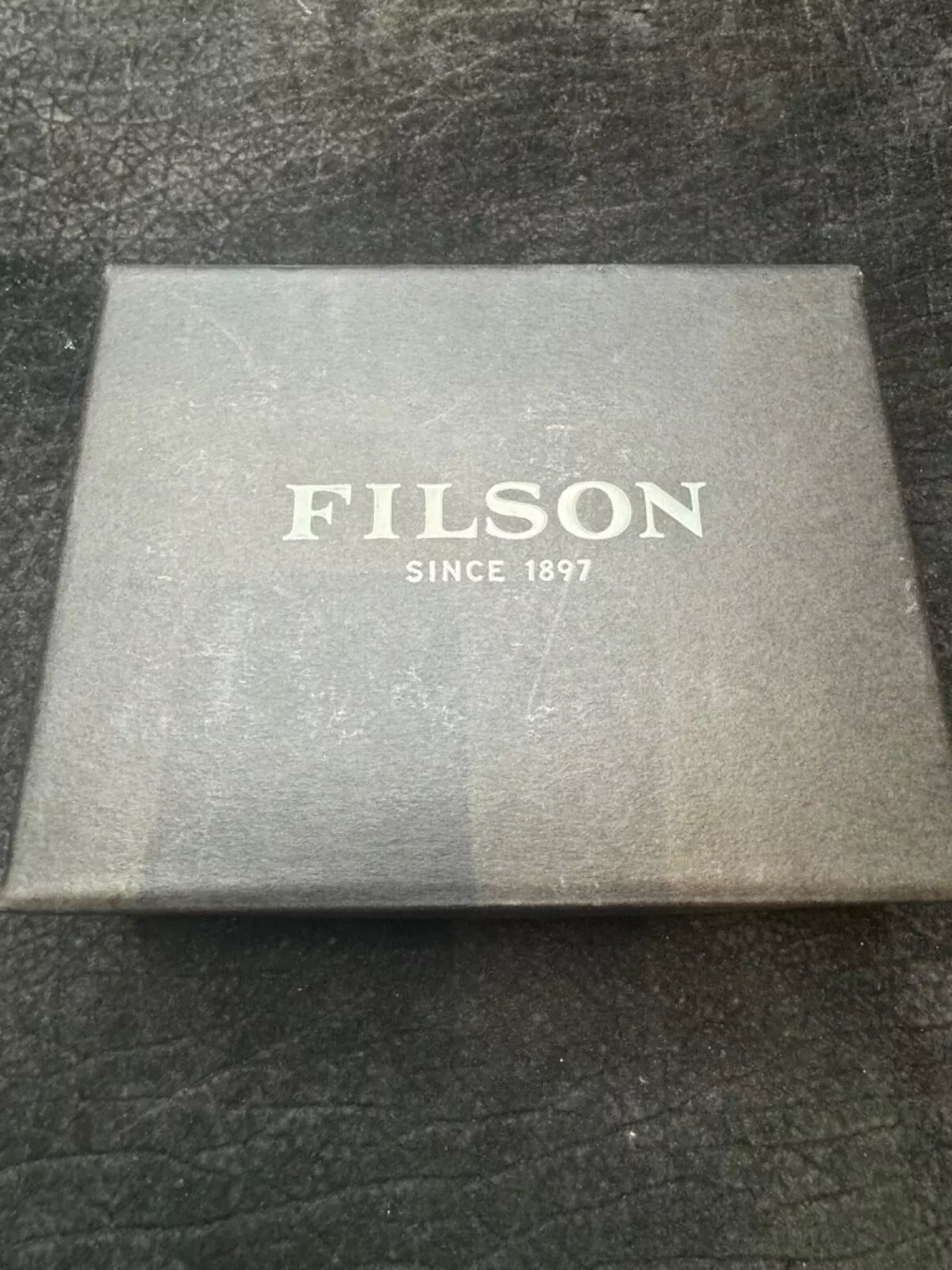 New in Box Filson Outfitter Leather Wallet in Tan Twill USA 20187879