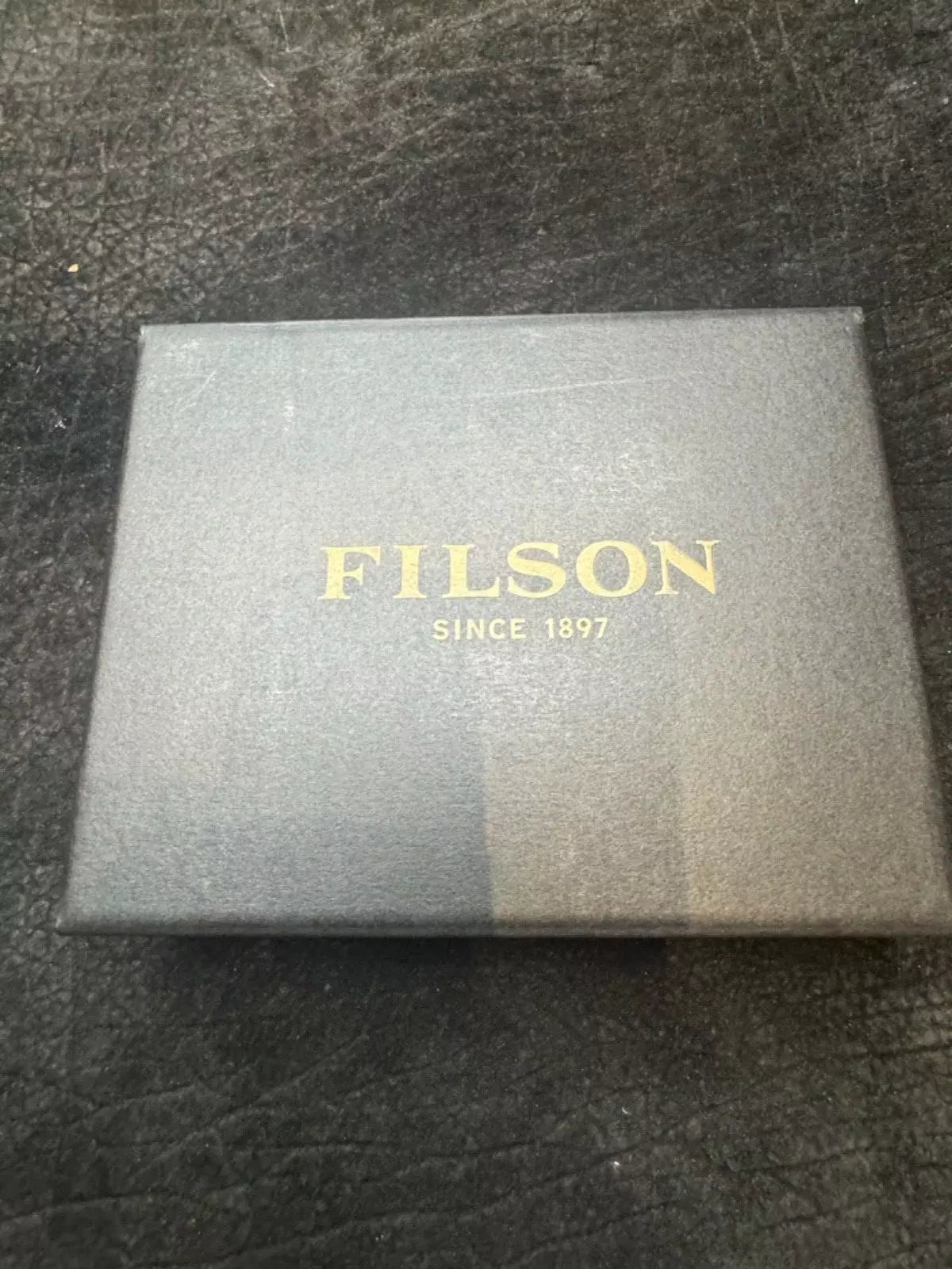 New in Box Filson Outfitter Leather Wallet in Otter Green OG Twill USA 20187879