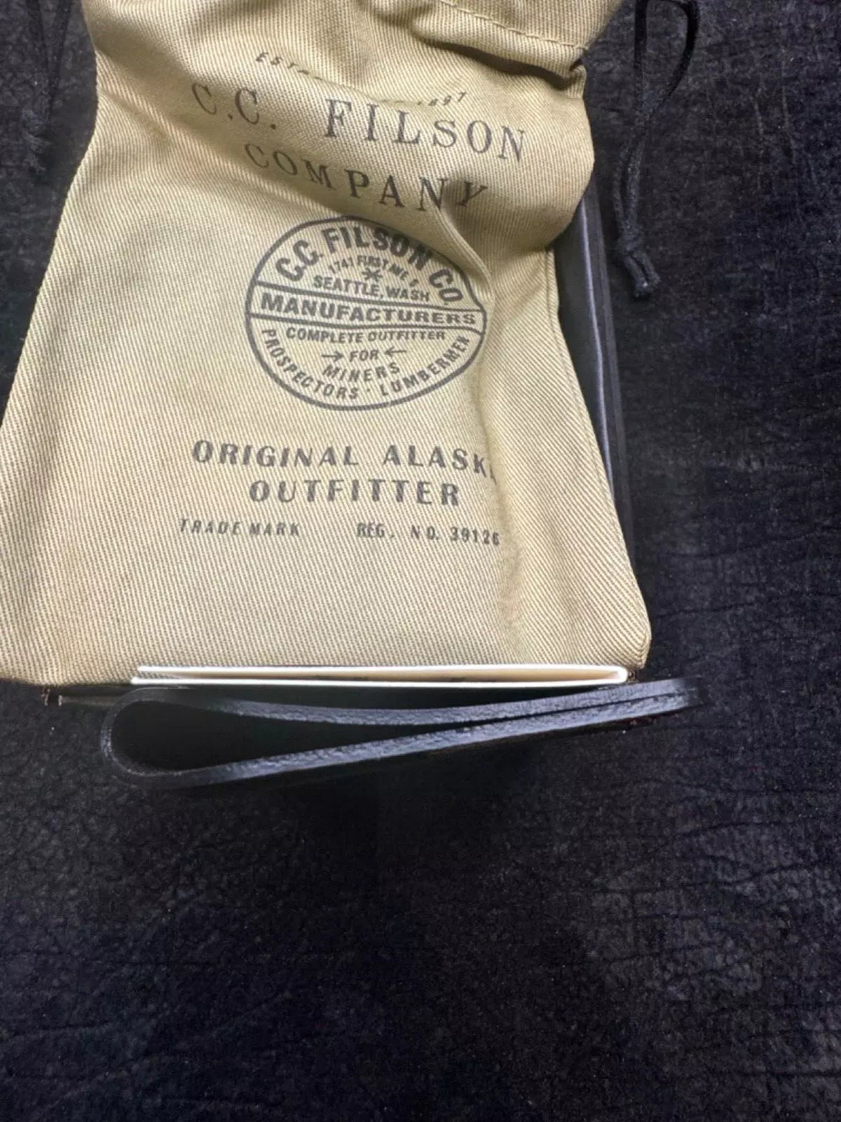 New in Box Filson Front Pocket Cash and Card Case in Brown #20234680 Rare USA