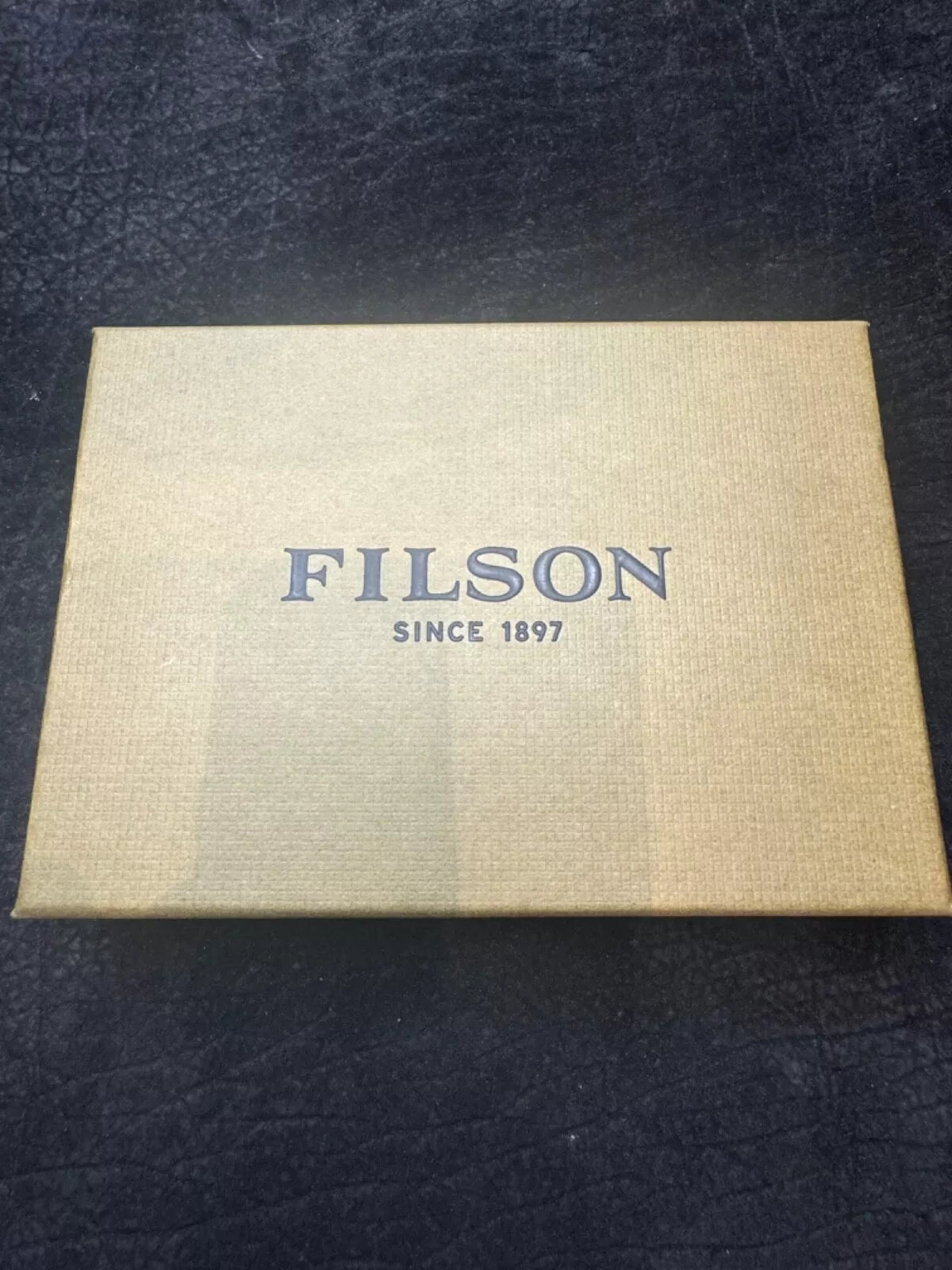 New in Box Filson Outfitter Card Wallet Otter Green Discontinued USA 20051731