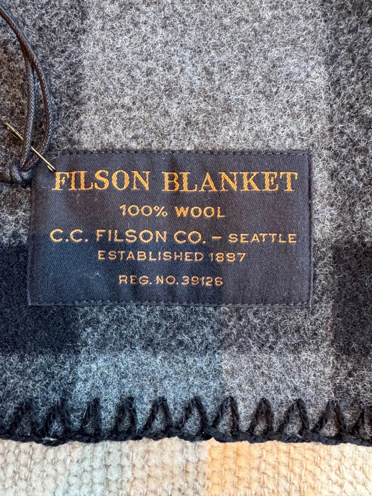 New Unused Filson Mackinaw Wool Blanket Grey and Black Imported, 20263624