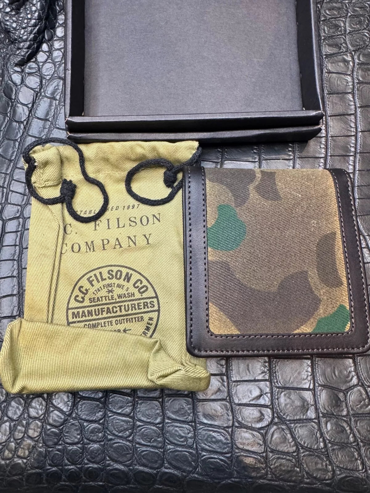 Filson Waxed Rugged Twill Packer Wallet Camo Brown Green Made in USA